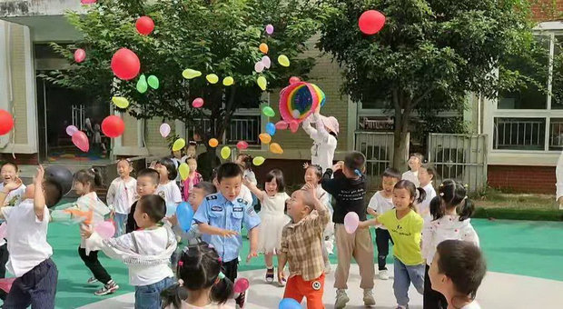 堯塘實驗幼兒園：童心向黨  快樂無限.jpg